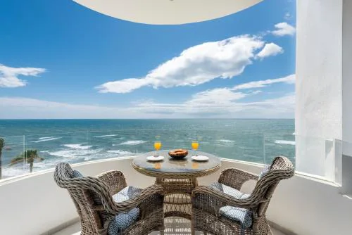 Stunning Beachfront Apartment in Calahonda