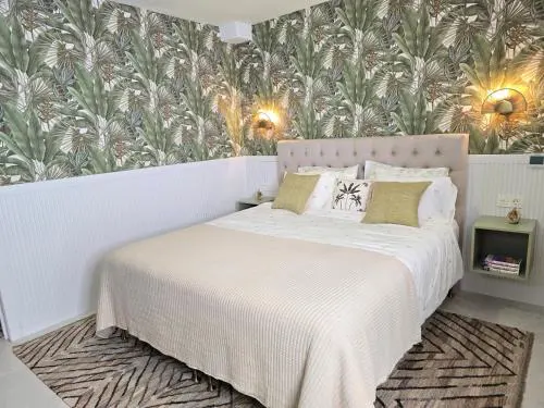 Sun and Palms - Tropical Forest Designer Apartment