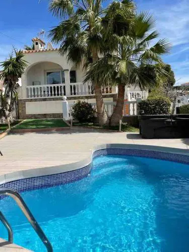 Villa avec piscine et jacuzzi
