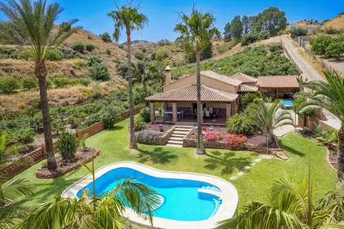 Villa Jarros by Villa Plus