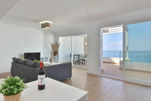 Apartamento de lujo vista mar en Torrox Costa