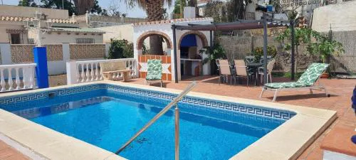 Casa Rural Los Llanos, piscina y barbacoa