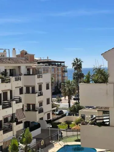 South facing 1 bed apartment, near beach