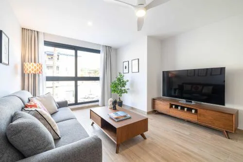 Beach and golf at modern apartment