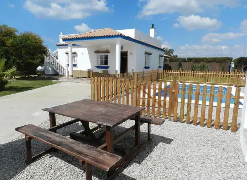 Chalet en la playa con piscina Privada en el Palmar terraza y chimenea