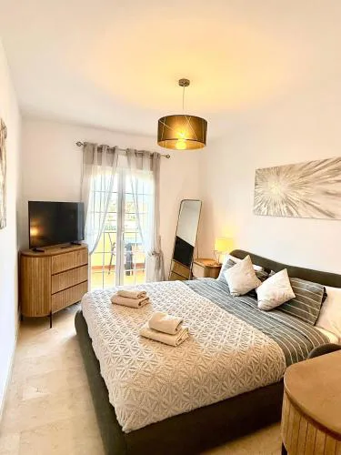 3 bed, 2 bath apartment with stunning sea, golf and sunset views
