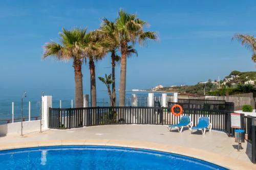 Beachfront sea view in cozy 1BR with pool and garage