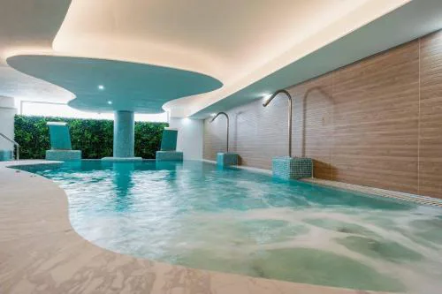 Bello piso con vistas espectaculares y un spa
