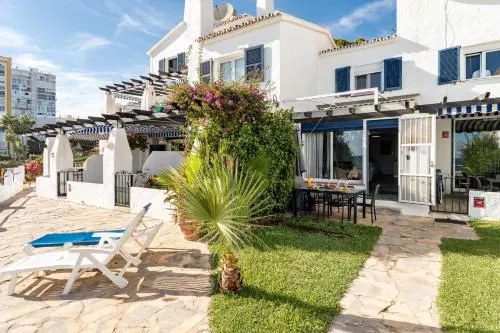 Calahonda Beach - Beachfront 2 Bedroom House Beautifully revovated