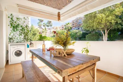 Calm and bright 1bedroom with Terrace & pool views
