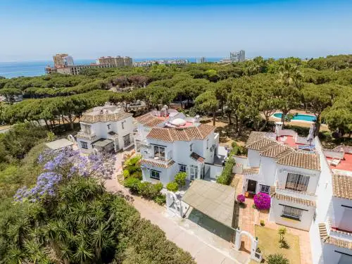 Casa Grapa in Sitio de Calahonda with heated pool