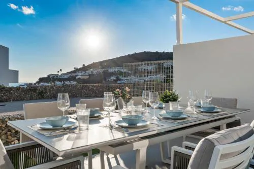 Casa moderna con vistas panorámicas al mar en Alya