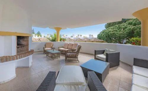 Charming Andalusian Style Flat Pool, Golf and Parking