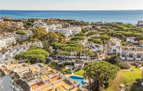 Gorgeous Apartment In Calahonda