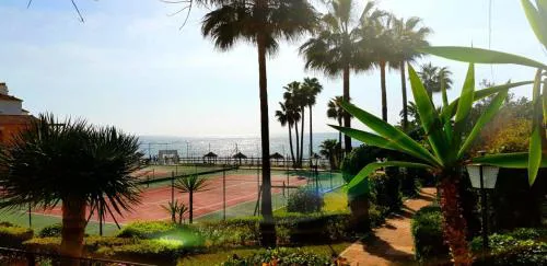 Mansion Alhamar, Sitio de Calahonda, first line beach, sleeps 5