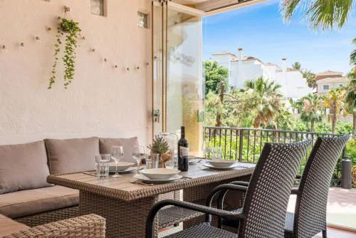 Relax en Calahonda: Jardines y piscina