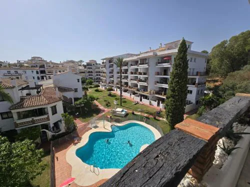 Sunny 2BR Apartment with Pool, Calahonda Beachside
