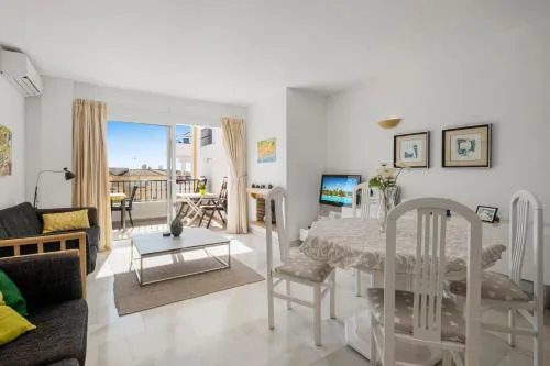 Sunny flat with pool by Costarentals - Ref 96