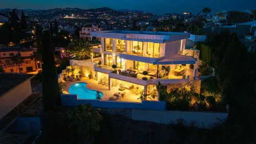 VACATION MARBELLA I Villa Riviera The View, Luxury Villa, Breathtaking Sea View, Private Pool, Close Distance to the Finest Beaches