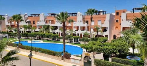 Homes of Spain, Apartamentos Paraíso Vera Playa, Ed Nuku Hiva, Bajo W con jardín y piscina privada a pie de playa, WIFI