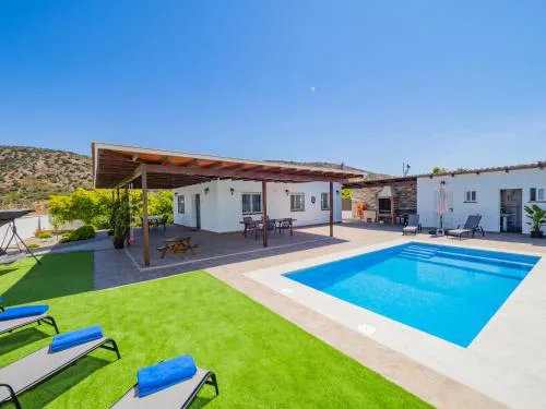 Cubo's Villa Marifran