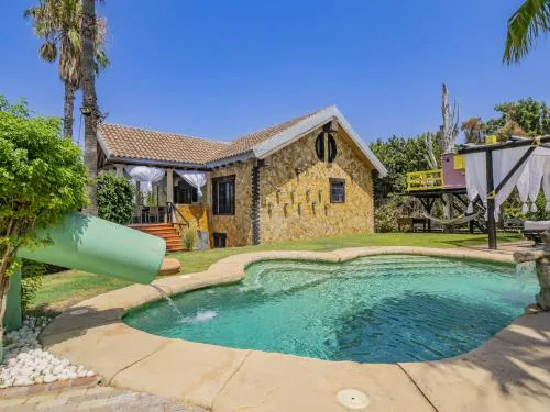 Cubo's Whitestone Villa Family Fun
