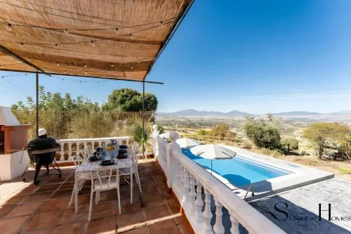 Heated pool & spa villa in the mountains