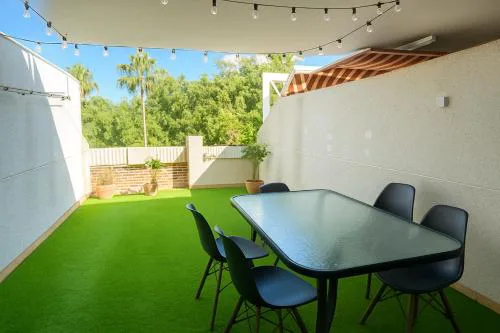 Alhambra Tropical - Terraza Oasis Smart TV y Relax a 7min de la Playa