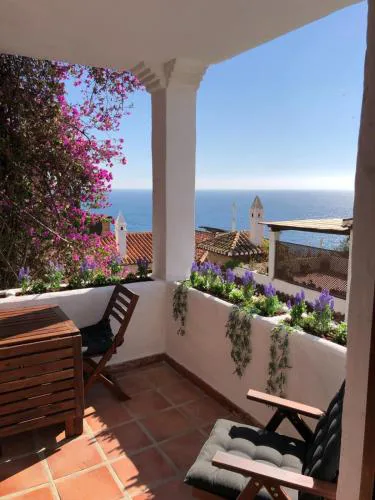 Charming idyllic sea view house