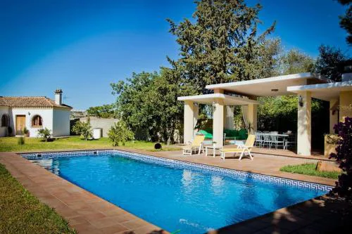 Casa 1 dormitorio con piscina privada y jardin