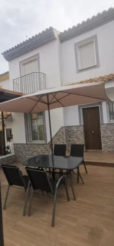 HOGAREÑO ADOSADO EN EL PUEBLO DE ARDALES