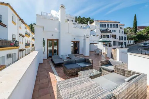 3 Bed Apartment In Benahavis