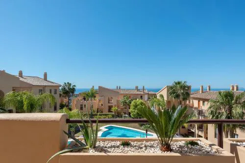 Charming 2-Bedroom with Beautiful Sea Views