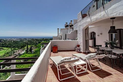 LAG - Spacious townhouse with private jacuzzi