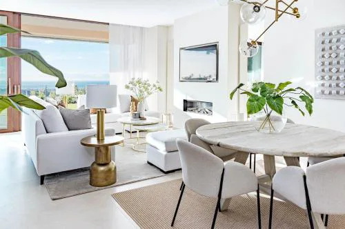 LO - Luxury 3 bedroom apartment stunning views