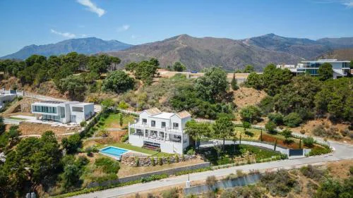 Modern villa, amazing views!