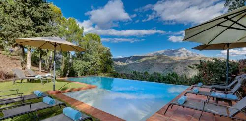 Paradisiacal Villa in Benahavís with Jacuzzi and Private Pool