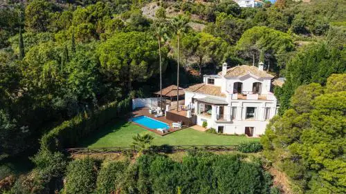 VACATION MARBELLA I Villa Vogue, La Zagaleta, Private Heated Pool, Private Golf Course, BBQ Grill, Movie Theater