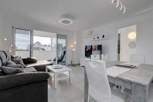 019 Stylish 3 Bed Ibensa Square Apt, near Beach & Bars