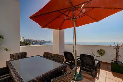 082 - Stunning Sea Views Beachfront Apartment