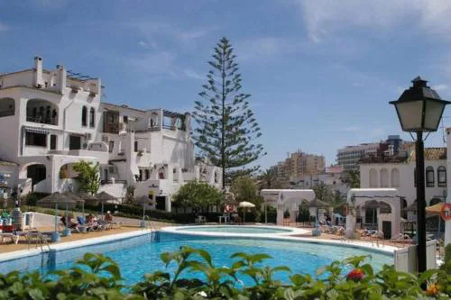 2 bedroom apartment with pool and barbecue