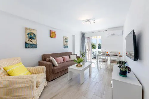 797 Holiday Rentals - Apartamento para 3 en Piscis con piscinas