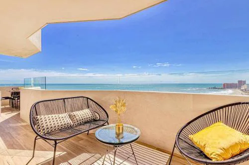 797 Holiday Rentals - Benalbeach- Moderno piso para 4 con vistas al mar