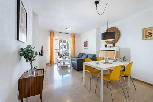 797 Holiday Rentals- Hermoso apartamento para 4 en Benalmadena