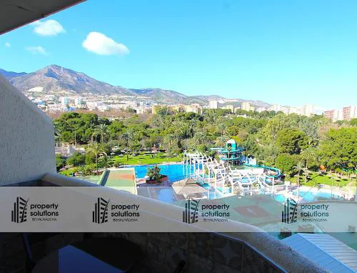 812 BENALBEACH. 1ºLinea de Playa. Vistas a la piscina y la montaña.