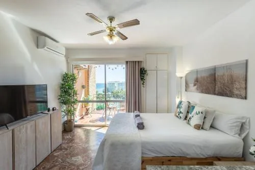 AA Guest - The Golden Sea Views Eco Apartment