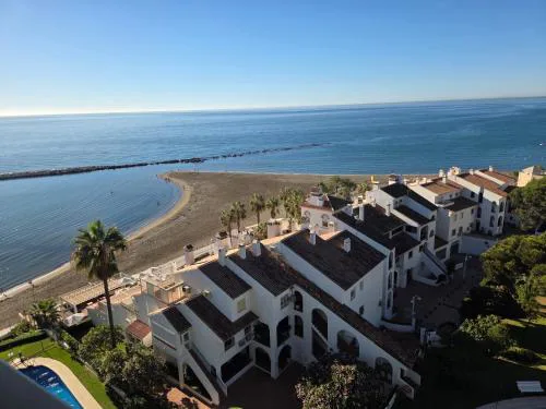Apartamento en Benalmádena en la playa con piscina Frontal al mar