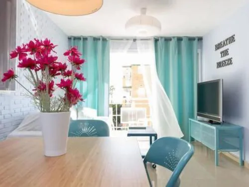 Apartment Helle und renovierte Ferienwohnung mit Balkon und tollem Blick auf das Meer by Interhome