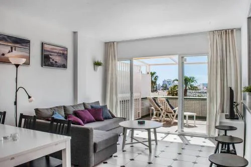 Beachfront in Benalmadena by Costarentals - Ref 70