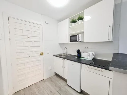 Beautiful studio in Benalbeach